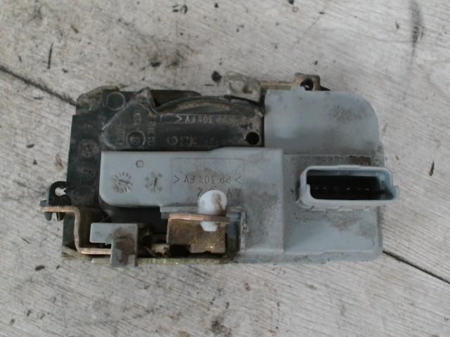 bontott PEUGEOT 306 Jobb Csomagtérajtó Zárszerkezet