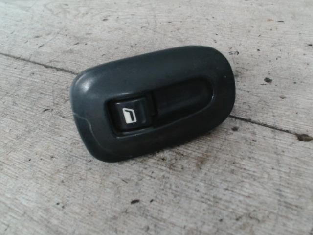 bontott PEUGEOT 306 Jobb első Ablakemelő Kapcsoló