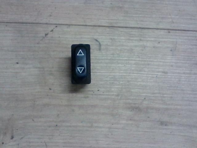 bontott PEUGEOT 306 Jobb első Ablakemelő Kapcsoló