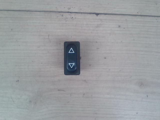 bontott PEUGEOT 306 Jobb első Ablakemelő Kapcsoló