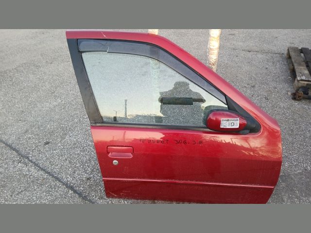 bontott PEUGEOT 306 Jobb első Ajtó (Részeivel)