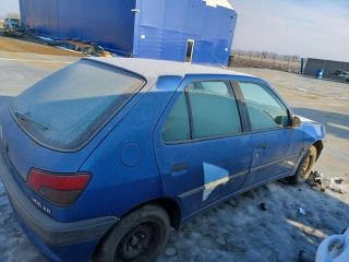 bontott PEUGEOT 306 Jobb első Ajtó (Üres lemez)