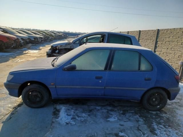 bontott PEUGEOT 306 Jobb első Ajtó (Üres lemez)