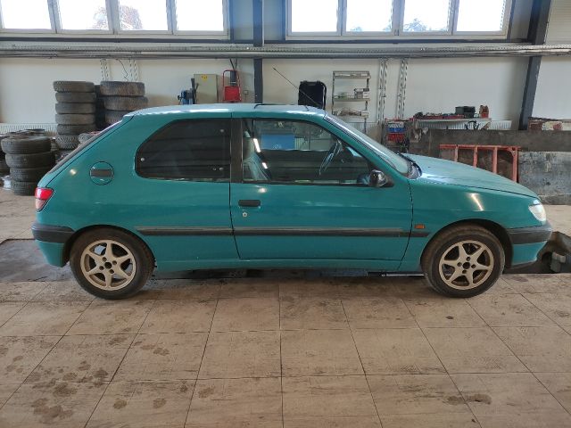 bontott PEUGEOT 306 Jobb első Ajtózár