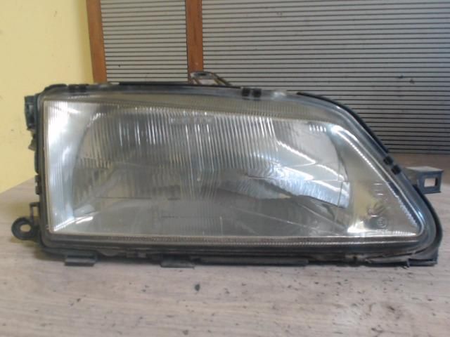 bontott PEUGEOT 306 Jobb Fényszóró