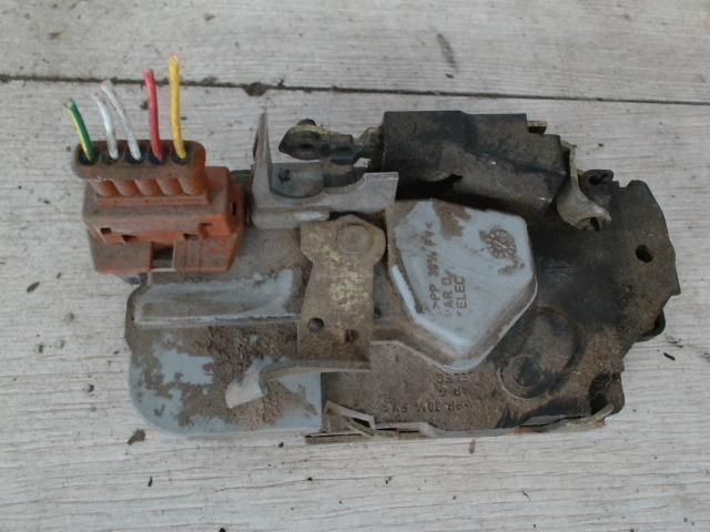 bontott PEUGEOT 306 Jobb hátsó Ajtózár