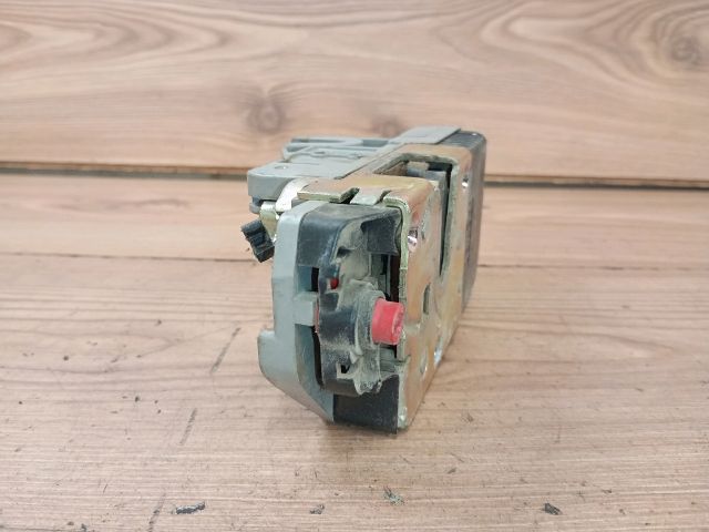 bontott PEUGEOT 306 Jobb hátsó Ajtózár