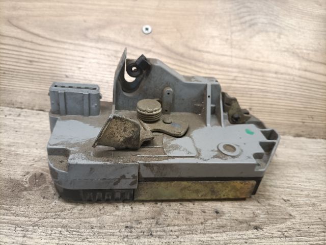 bontott PEUGEOT 306 Jobb hátsó Ajtózár