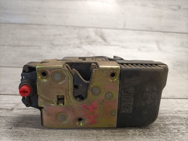 bontott PEUGEOT 306 Jobb hátsó Ajtózár