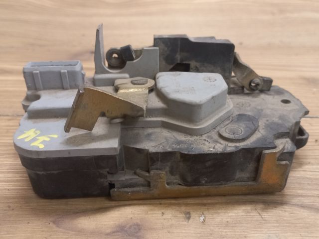 bontott PEUGEOT 306 Jobb hátsó Ajtózár