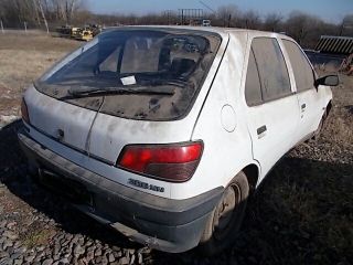 bontott PEUGEOT 306 Jobb hátsó Dobbetét (Kerékjárati, Műanyag)