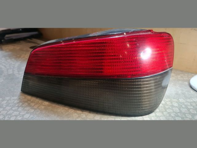 bontott PEUGEOT 306 Jobb Hátsó Lámpa