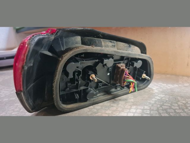 bontott PEUGEOT 306 Jobb Hátsó Lámpa