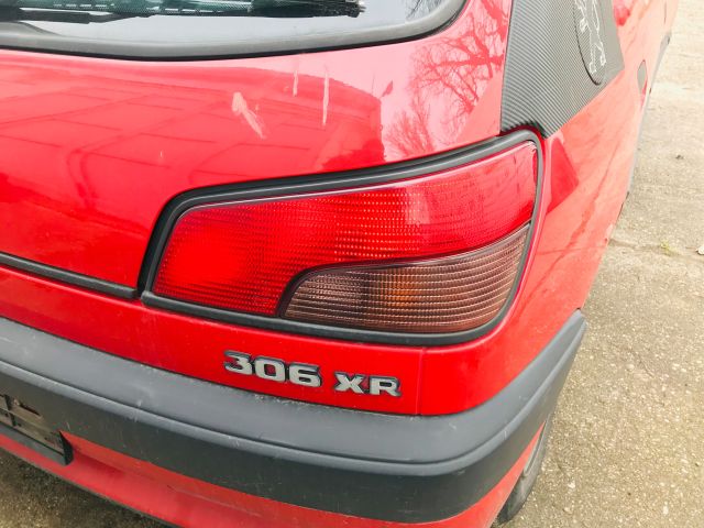 bontott PEUGEOT 306 Jobb Hátsó Lámpa