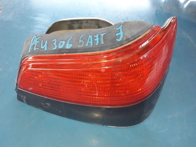 bontott PEUGEOT 306 Jobb Hátsó Lámpa