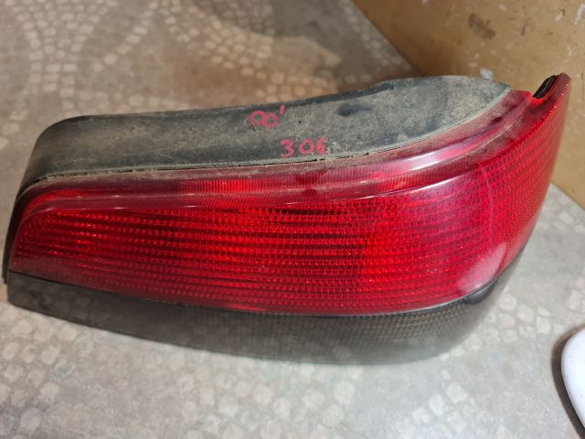 bontott PEUGEOT 306 Jobb Hátsó Lámpa