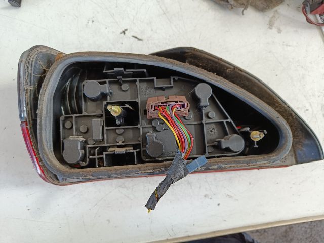 bontott PEUGEOT 306 Jobb Hátsó Lámpa