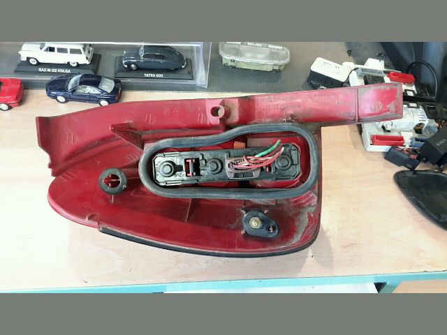 bontott PEUGEOT 306 Jobb Hátsó Lámpa