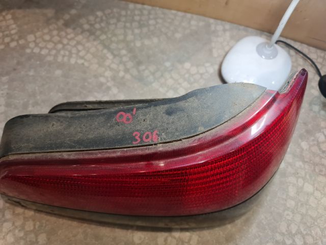 bontott PEUGEOT 306 Jobb Hátsó Lámpa