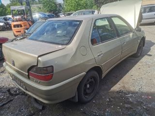 bontott PEUGEOT 306 Jobb Hátsó Lámpa