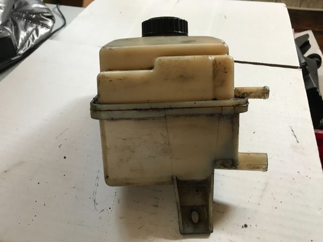 bontott PEUGEOT 306 Szervóolaj Tartály