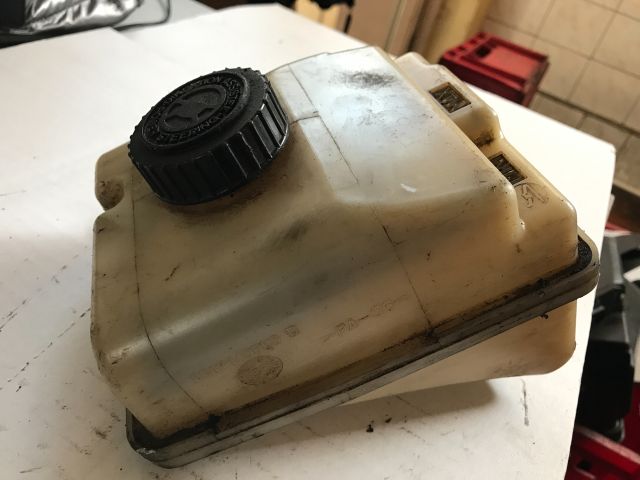 bontott PEUGEOT 306 Szervóolaj Tartály