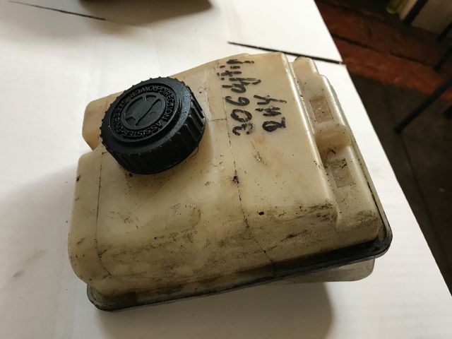 bontott PEUGEOT 306 Szervóolaj Tartály