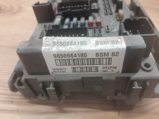 bontott PEUGEOT 307 Biztosítéktábla Motortér