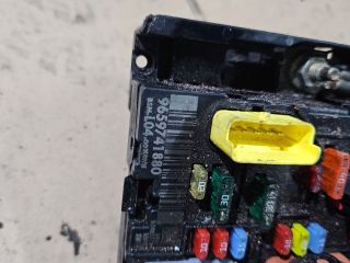 bontott PEUGEOT 307 Biztosítéktábla Motortér