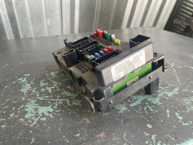 bontott PEUGEOT 307 Biztosítéktábla Motortér