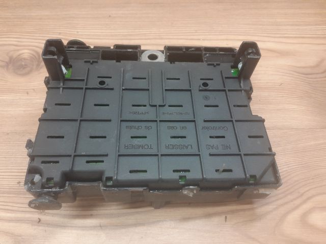 bontott PEUGEOT 307 Biztosítéktábla Motortér