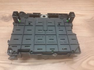 bontott PEUGEOT 307 Biztosítéktábla Motortér