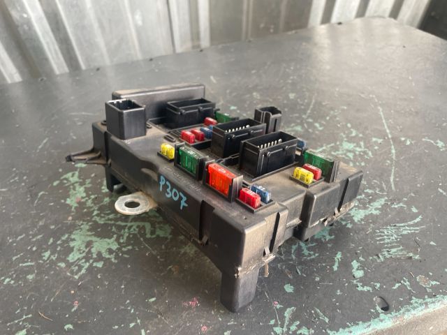 bontott PEUGEOT 307 Biztosítéktábla Motortér