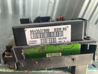 bontott PEUGEOT 307 Biztosítéktábla Motortér