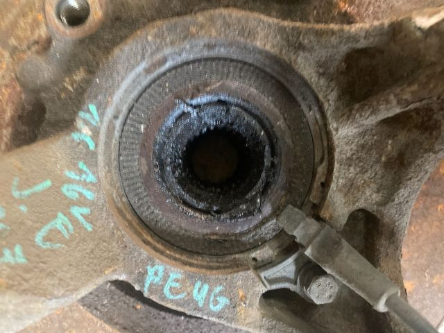 bontott PEUGEOT 307 Jobb első Kerékagy