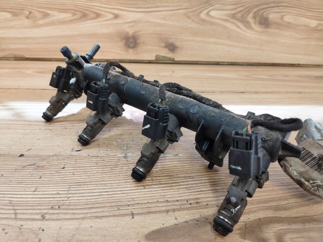 bontott PEUGEOT 307 Porlasztó Sor / Híd