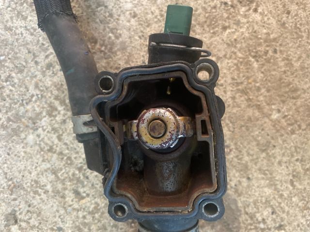 bontott PEUGEOT 307 Termosztátház Csővel