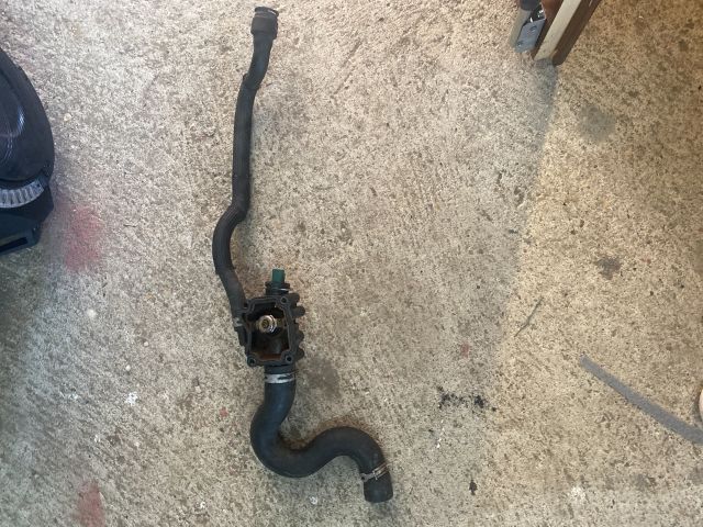 bontott PEUGEOT 307 Termosztátház Csővel