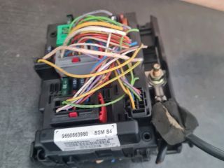 bontott PEUGEOT 307 Biztosítéktábla Motortér