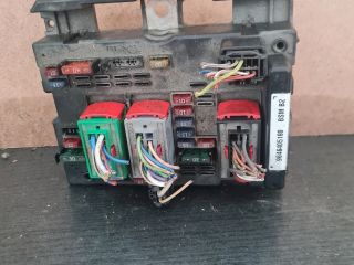 bontott PEUGEOT 307 Biztosítéktábla Motortér