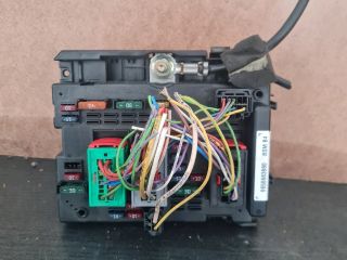 bontott PEUGEOT 307 Biztosítéktábla Motortér