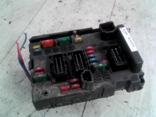 bontott PEUGEOT 307 Biztosítéktábla Motortér