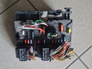 bontott PEUGEOT 307 Biztosítéktábla Motortér