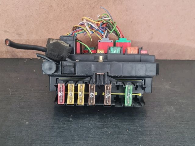 bontott PEUGEOT 307 Biztosítéktábla Motortér