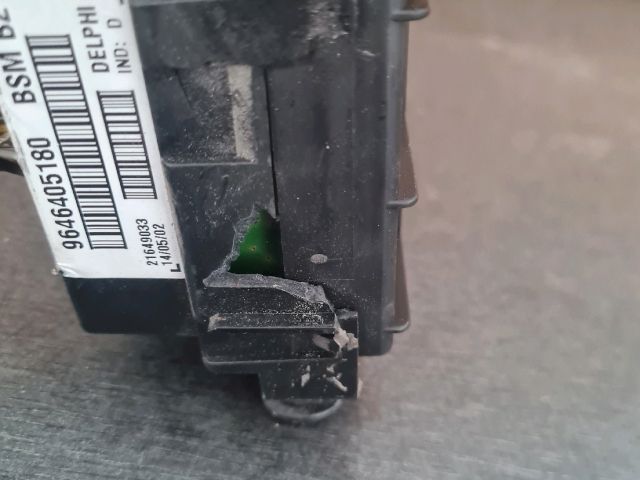 bontott PEUGEOT 307 Biztosítéktábla Motortér