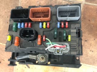 bontott PEUGEOT 307 Biztosítéktábla Motortér