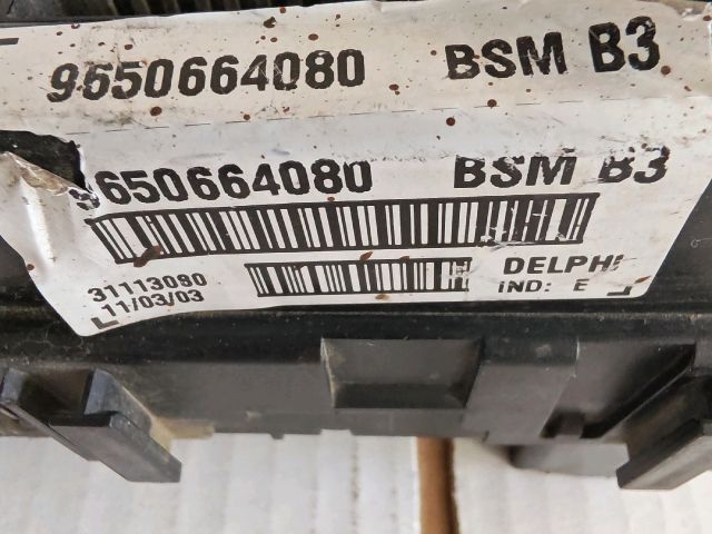 bontott PEUGEOT 307 Biztosítéktábla Motortér