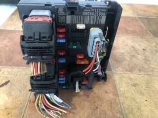 bontott PEUGEOT 307 Biztosítéktábla Motortér