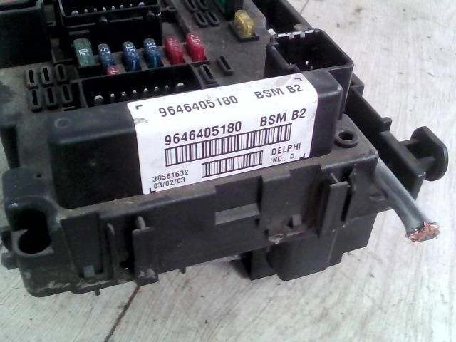 bontott PEUGEOT 307 Biztosítéktábla Motortér