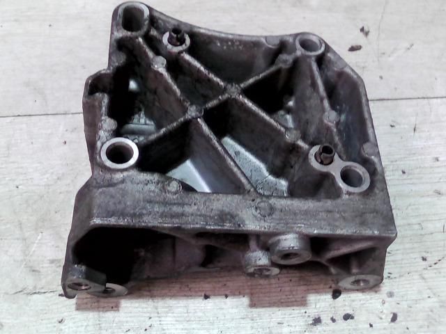 bontott PEUGEOT 307 Generátor Tartó Bak